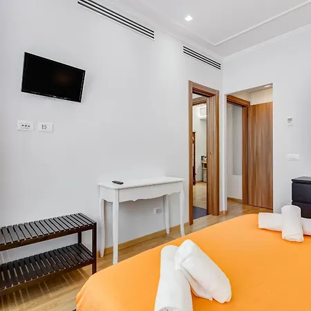 Vatican Flat- 2bedrooms,2ensuite Baths & Balcony Roma