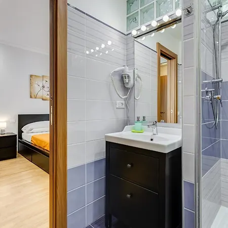 Vatican Flat- 2bedrooms,2ensuite Baths & Balcony * Roma